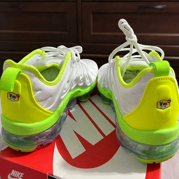Nike Air Vapormax Plus / WHITE/ELECTRIC GREEN
BLANC/VERT ELECTRIQUE (Size M7) - Picture 7 of 7